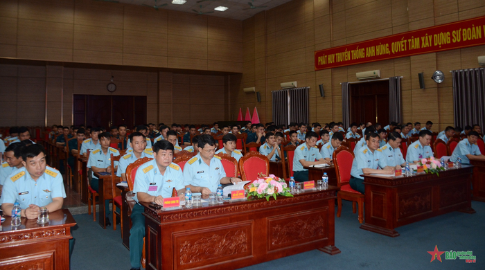 Các đại biểu tham dự khai mạc Hội thi. 