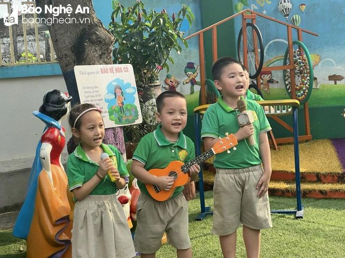  Học sinh Trường Mầm non thị trấn Quán Hành (Nghi Lộc) tham gia học theo chương trình tiên tiến. Ảnh: Mỹ Hà 
