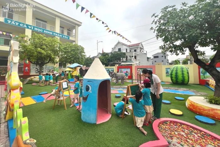  Trường Mầm non Quỳnh Thiện - ngôi trường đầu tiên ở thị xã Hoàng Mai triển khai mô hình trường tiên tiến. Ảnh: Mỹ Hà 