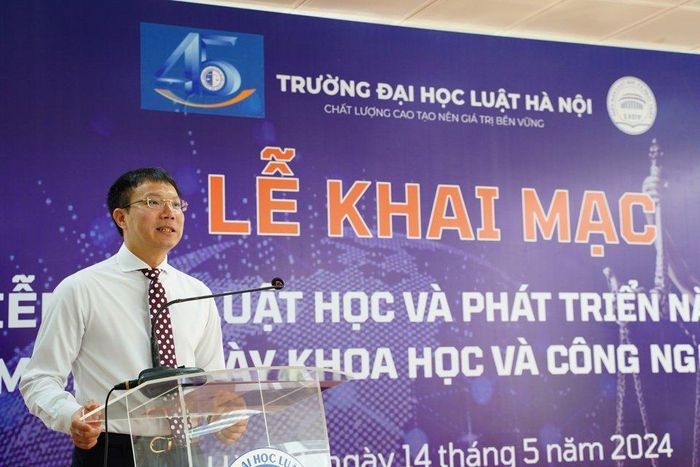 TS Đoàn Trung Kiên phát biểu tại Lễ khai mạc. Ảnh: Công Phương.