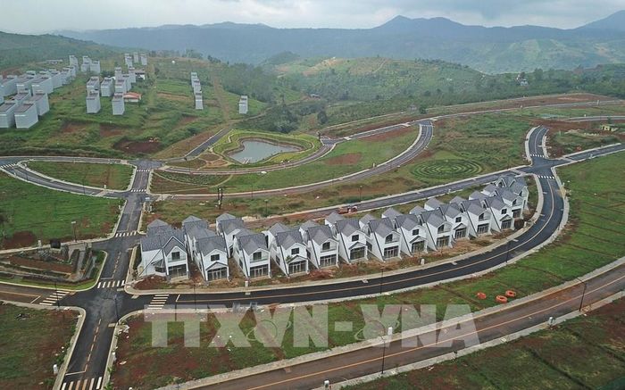 Một “dự án” bất động sản quy mô gần 10 ha được "phân lô" xây dựng tại khu vực thôn 4, xã Lộc Tân (huyện Bảo Lâm). Ảnh: Nguyễn Dũng – TTXVN