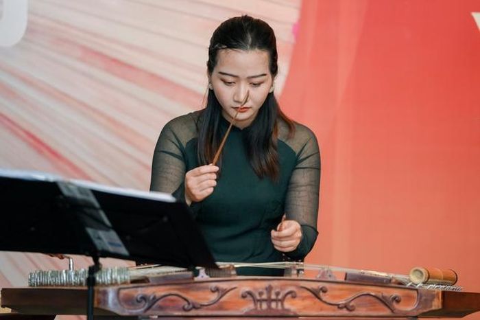 Nguyễn Mai Ngọc (đàn tam thập lục) của ban nhạc Thiên Thanh