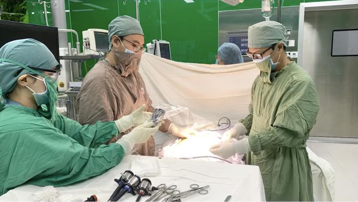  Phẫu thuật nội soi cho bệnh nhân bị tăm đâm thủng ruột 