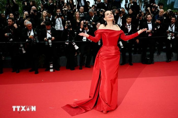  Nữ diễn viên người Pháp Juliette Binoche dự Liên hoan phim quốc tế Cannes, Pháp, ngày 14/5/2024. (Ảnh: AFP/TTXVN) 