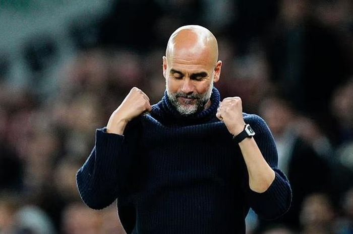 HLV Pep Guardiola xác nhận sẽ ở lại Man City thêm ít nhất một mùa giải nữa. Ảnh: DM