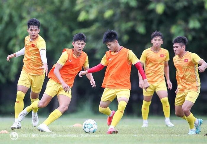 Đội tuyển U19 Việt Nam tập trung chuẩn bị choi giải châu Á.Ảnh: VFF