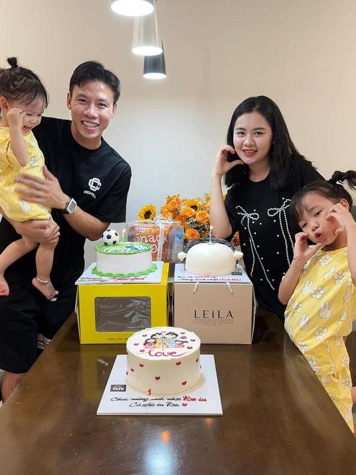 Quế Ngọc Hải mừng sinh nhật tuổi 31 bên vợ con.Ảnh: FB nhân vật