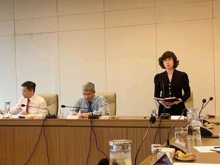 Đồng chí Lê Thị Hồng Vân, Bí thư Chi bộ, Quyền Vụ trưởng Vụ Ngoại giao văn hóa và UNESCO phát biểu tại buổi sinh hoạt chuyên đề. (Ảnh: Lê An)