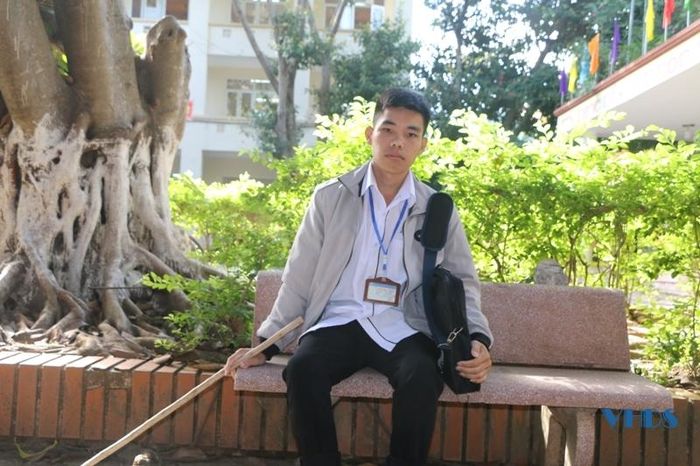 Ước mơ của Sùng A Phềnh là có thể “đứng vững” trên đôi chân của chính mình, làm chủ cuộc đời.