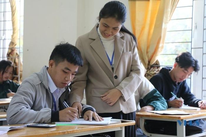 Dù đi lại khó khăn nhưng suốt những năm học THPT, Sùng A Phềnh chưa từng một lần đến lớp muộn