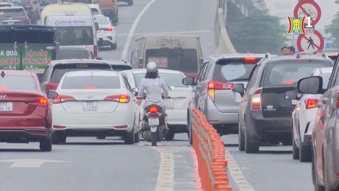 Sau khi lắp thêm dải phân cách, tình trạng ùn tắc tại nút giao Mai Dịch đã không còn xảy ra.