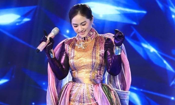 Lương Bích Hữu trong chương trình "Ca sĩ mặt nạ"