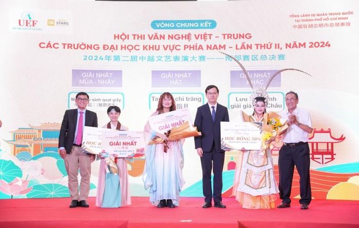 Nhiều thể loại nghệ thuật từ truyền thống đến hiện đại đã tạo nên một sân khấu đặc sắc.
