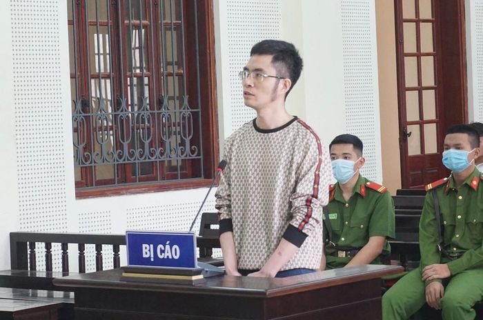 Bùi Hữu Thắng phải nhận mức án chung thân cho tội “lừa đảo chiếm đoạt tài sản” và “Làm giả tài liệu của cơ quan tổ chức, sử dụng tài liệu giả của cơ quan, tổ chức”. Ảnh: Như Bình