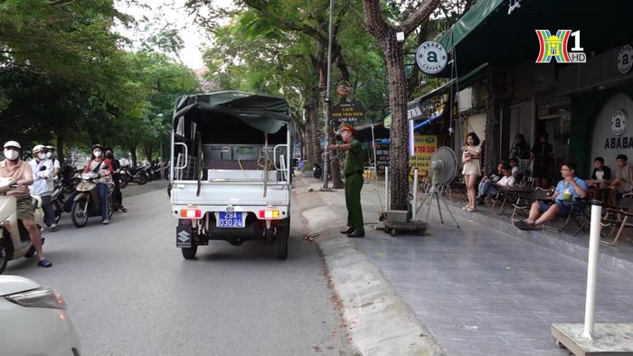 Lực lượng chức năng phường Văn Quán đã xử lý các vi phạm, lập lại trật tự đô thị xung quanh hồ.