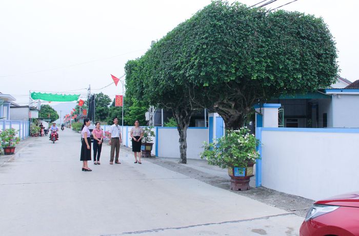 Tuyến đường do dân tự bàn, tự đóng góp và xây dựng tại xã Nam Lĩnh. Ảnh: Mai Hoa