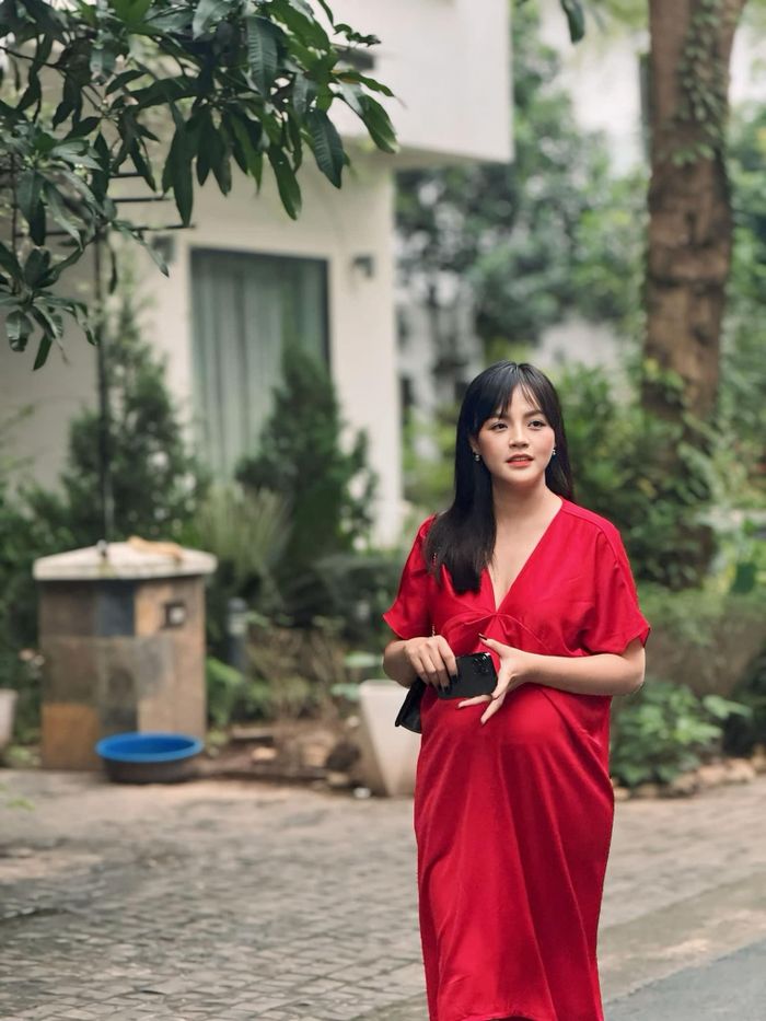Thu Quỳnh giữ vẻ ngoài rạng rỡ trong thai kỳ. Ảnh: @nguyenthuquynh.