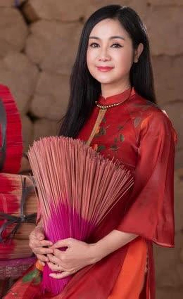 Ngoài đời, nữ nghệ sĩ có tính cách nhu mì, nhẹ nhàng, ôn hòa. Cô luôn muốn có sự thay đổi giữa hình tượng các vai diễn, để khán giả "nghỉ ngơi".