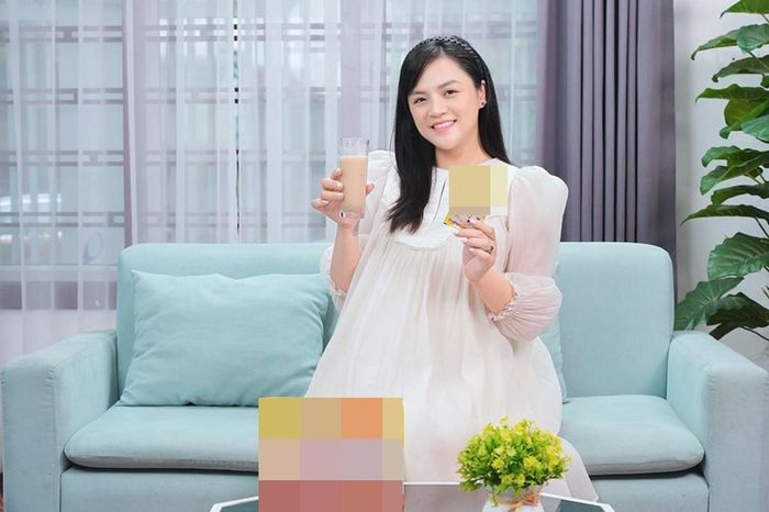 Theo Znews, con gái Thu Quỳnh nặng 3,1 kg, chào đời bằng phương pháp sinh mổ.