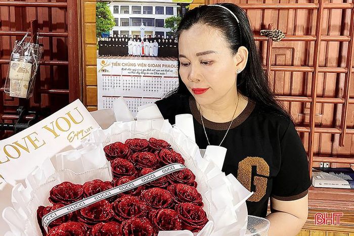 Bằng trái tim yêu thương, chị Vũ Thị Hương luôn hài lòng với mỗi ngày.