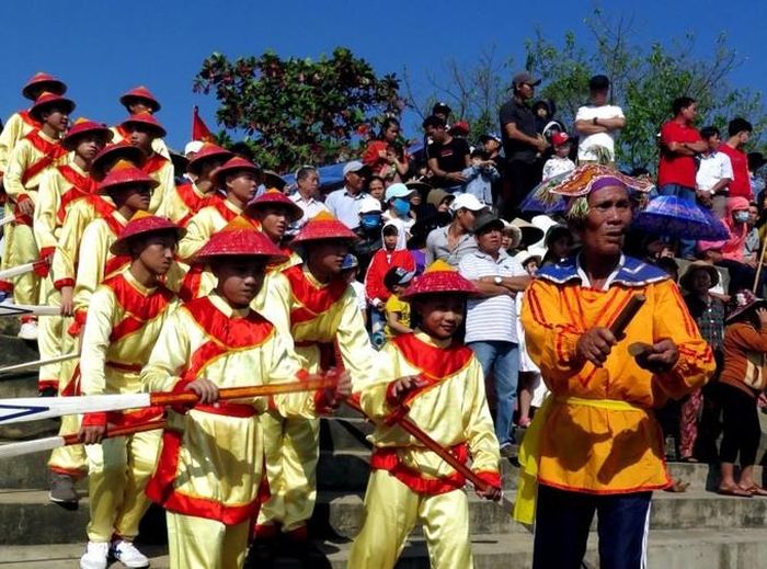 Nghi thức hát bả trạo. Ảnh tư liệu: Phước Ngọc-TTXVN