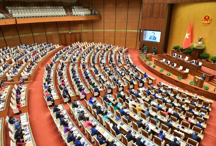 Phó Thủ tướng Chính phủ Lê Minh Khái trình bày báo cáo về tình hình KTXH và NSNN.