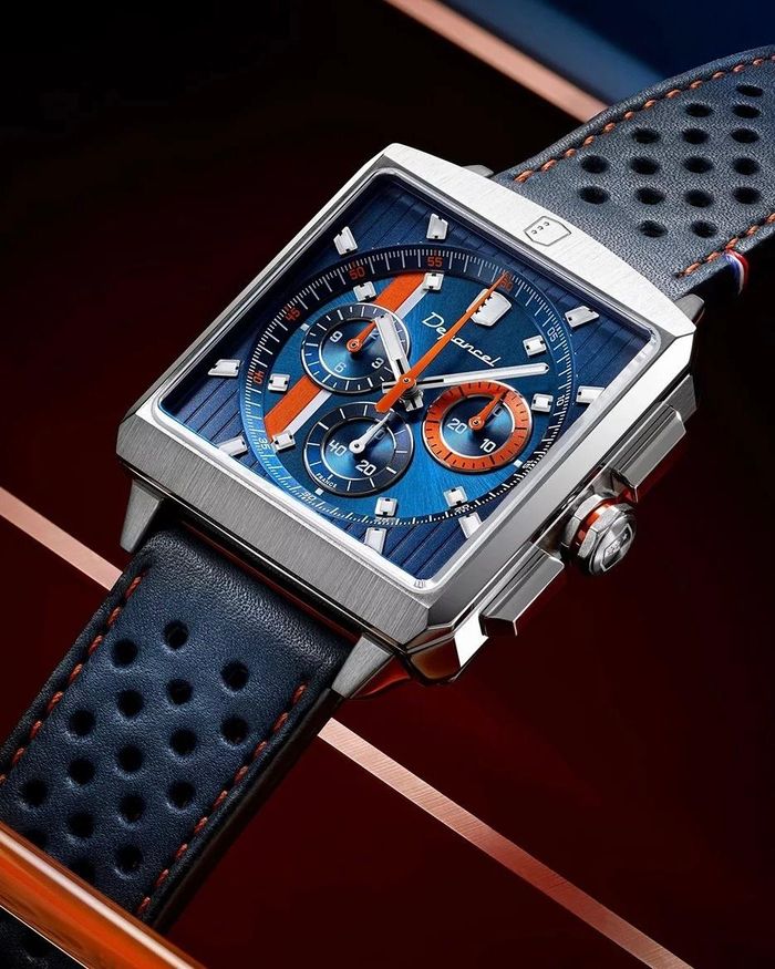 Serie R Tangerine Chronograph sở hữu vỏ được lấy cảm hứng từ lưới tản nhiệt xe hơi và có kích thước nhỏ gọn chỉ 40 mm x 36 mm. Ảnh: Depancel.