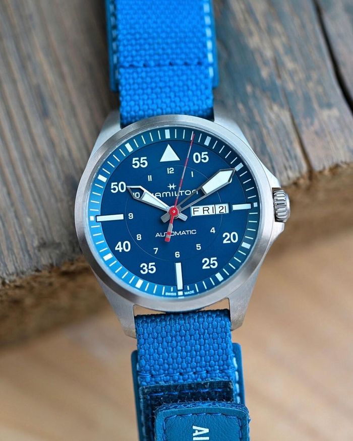 Khaki Pilot Air Glaciers. Ảnh: Monochrome Watches.