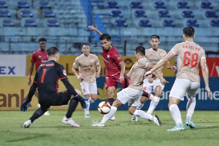 Nếu không nhanh chóng thể hiện đẳng cấp, lấy lại phong độ, Nguyễn Filip sẽ khó giữ vị trí thủ môn số 1 đội tuyển Việt Nam. Ảnh: VPF