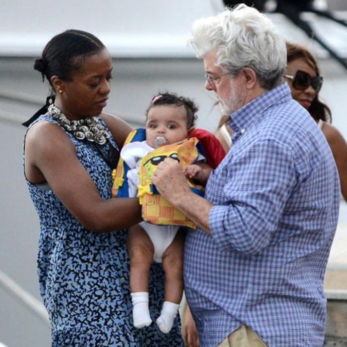 George Lucas bên vợ và con gái nhỏ