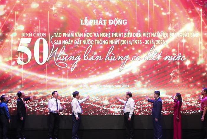 Các đại biểu thực hiện nghi thức phát động cuộc bình chọn