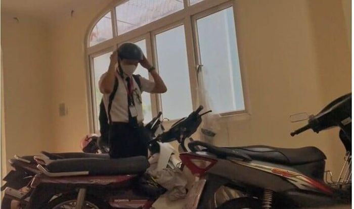 Clip đi xe máy, lái máy bay được nhiều người yêu thích.