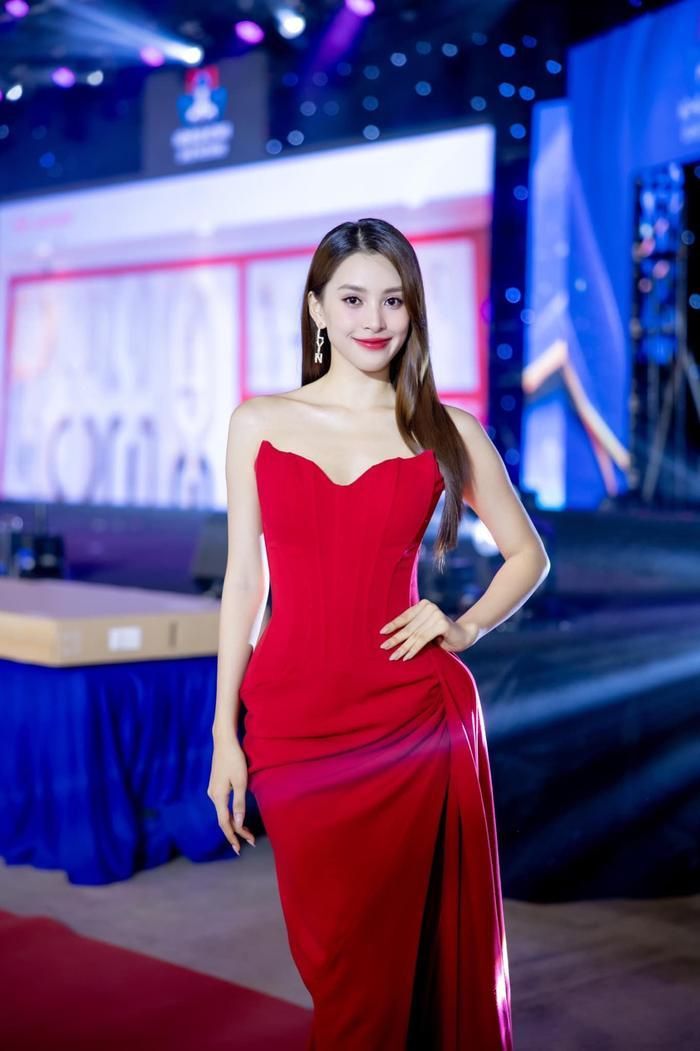 Trần Tiểu Vy có nên chinh chiến thêm một cuộc thi quốc tế?