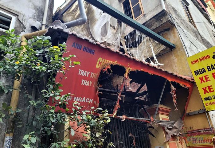 Hiện trường vụ cháy nhà trọ ở Trung Kính. Ảnh: T.D.