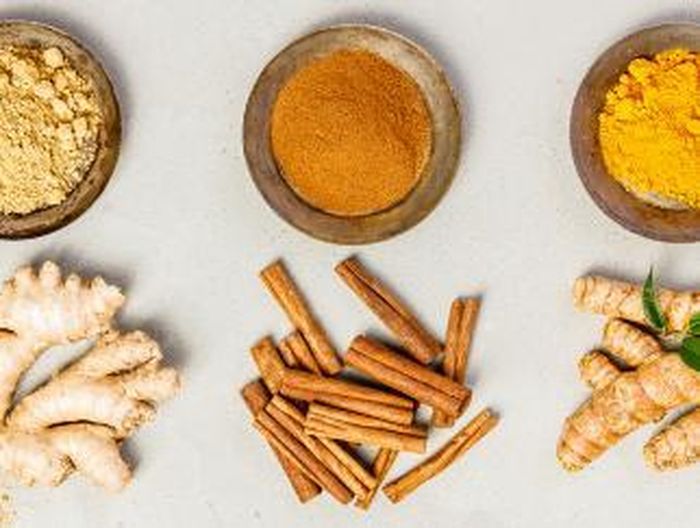 Nước uống gừng, quế và nghệ giảm nghẹt mũi và thúc đẩy quá trình lành vết thương.