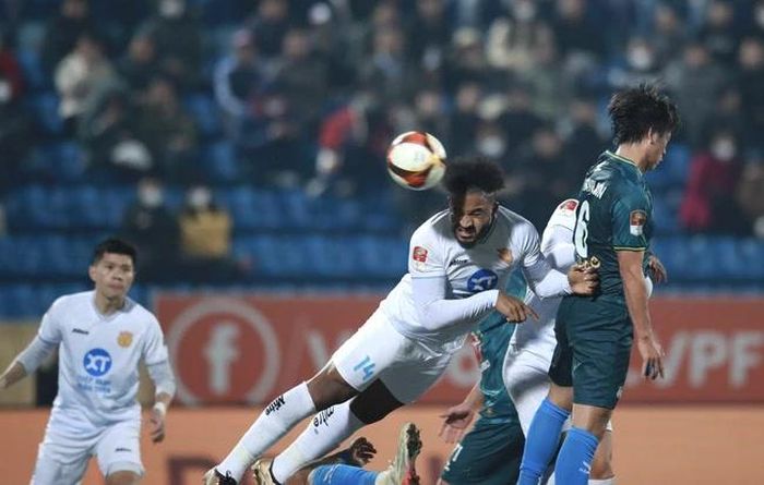 "Siêu nhân" Rafaelson xác lập kỷ lục ghi bàn ở V-League. Ảnh: Hoàng Linh