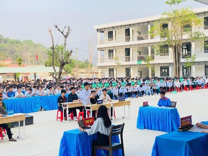 Thiết thực mô hình phiên tòa giả định trong trường học.