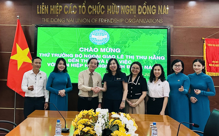  Thứ trưởng Lê Thị Thu Hằng và đoàn công tác làm việc với Liên hiệp các tổ chức hữu nghị tỉnh Đồng Nai. Ảnh: MAI NGÔ