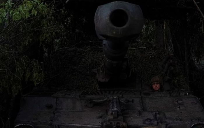 Quân nhân Ukraine vận hành pháo tự hành M109 gần thị trấn Vovchansk ở vùng Kharkov hôm 19/5.