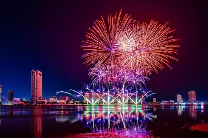  Màn bắn pháo hoa mãn nhãn, rực rỡ sắc màu tại DIFF 2023. Ảnh: TL 