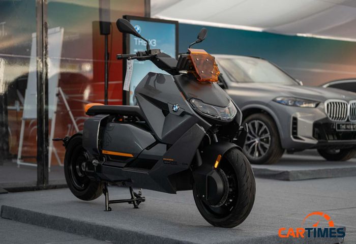 Xe máy điện BMW CE 04 sở hữu thiết kế hiện đại, đậm chất tương lai