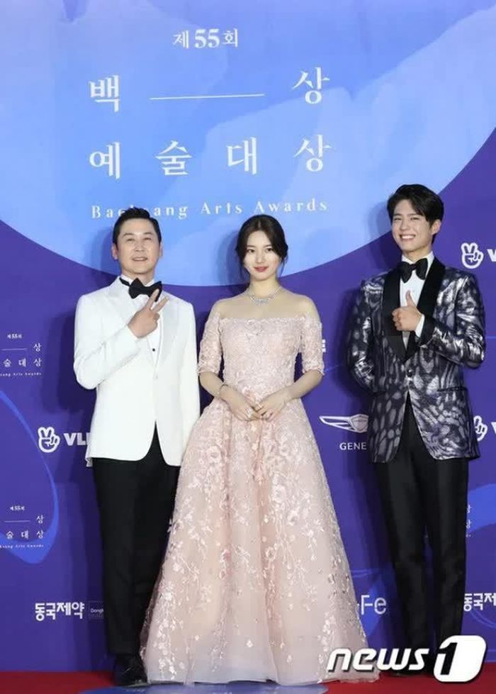 Park Bo Gum đã có những hành động trông như là muốn tránh xa Suzy trên thảm đỏ