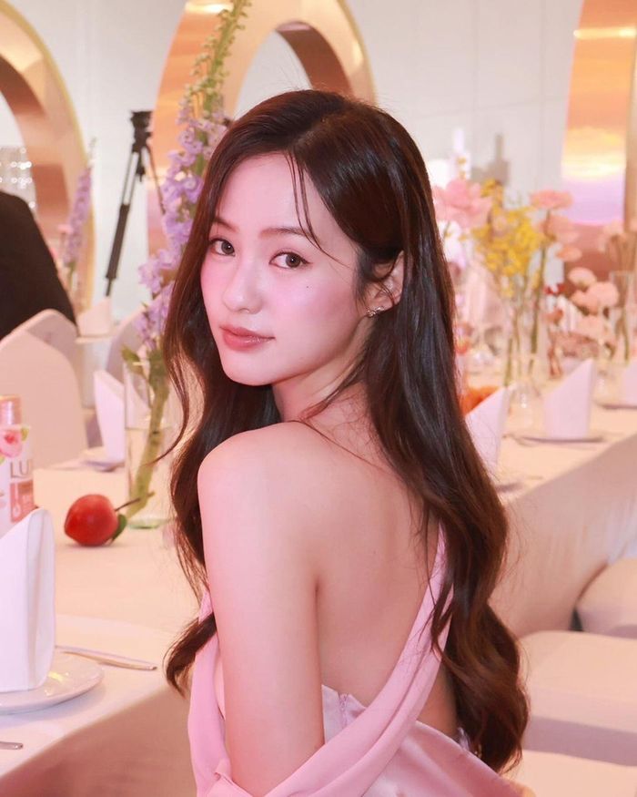 "Nàng thơ" mới của Sơn Tùng được cho là Pimtha chứ không phải Hải Tú (ảnh trái). Ảnh: Pimtha, Hải Tú. 