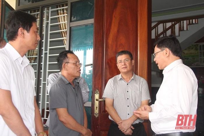 Phó Chủ tịch UBND tỉnh Mai Xuân Liêm trực tiếp tới hiện trường khảo sát, lắng nghe đề xuất, tâm tư, nguyện vọng của người dân.