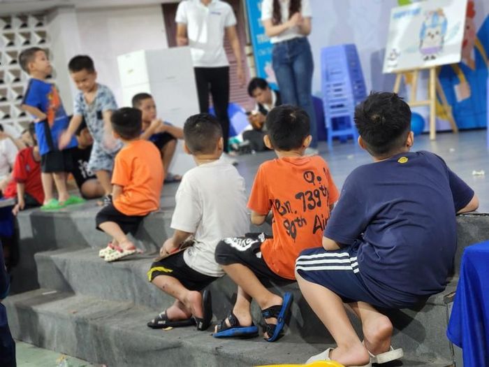 Ông Nguyễn Văn An – Phó Giám đốc Làng trẻ em SOS TPHCM cho biết, hiện nơi đây đang nuôi dưỡng và chăm sóc 190 trẻ em tại 16 ngôi nhà gia đình và 1 nhà lưu xá thanh niên.