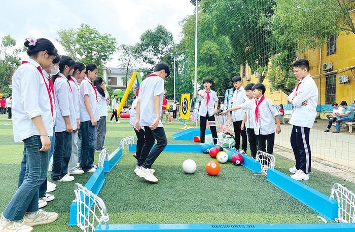 Học sinh trải nghiệm môn thể thao Recsports tại Trung tâm Thanh thiếu nhi Hùng Vương.