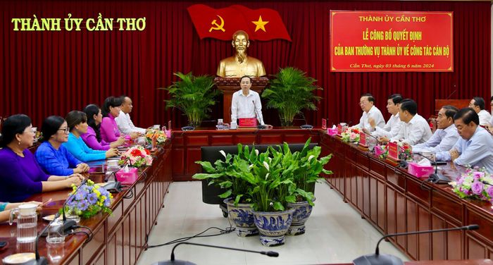 Bí thư Thành ủy Cần Thơ Nguyễn Văn Hiếu phát biểu tại buổi lễ.