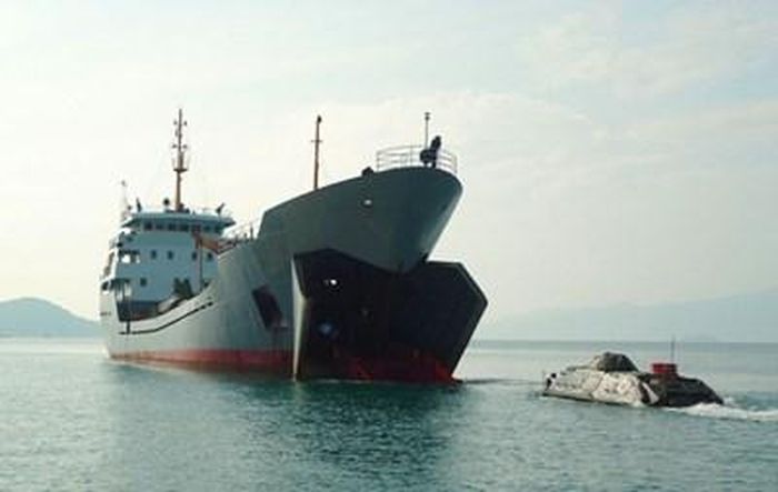 Lữ đoàn 955, Vùng 4 Hải quân phối hợp huấn luyện hiệp đồng, đổ bộ đường biển. Ảnh: TRỌNG VĨNH