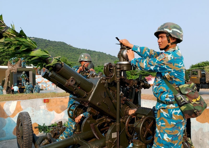 Bộ đội Đại đội 4, Trung đoàn 224, Sư đoàn 375 (Quân chủng Phòng không-Không quân) diễn tập chiến thuật vòng tổng hợp năm 2024. Ảnh: THÀNH NAM