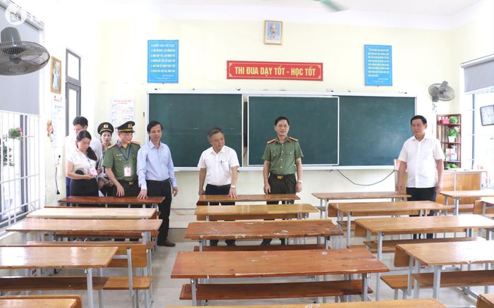 Các phòng thi ở điểm thi Trường THCS Quán Bàu đã sẵn sàng để đón thí sinh. Ảnh: Mỹ Hà